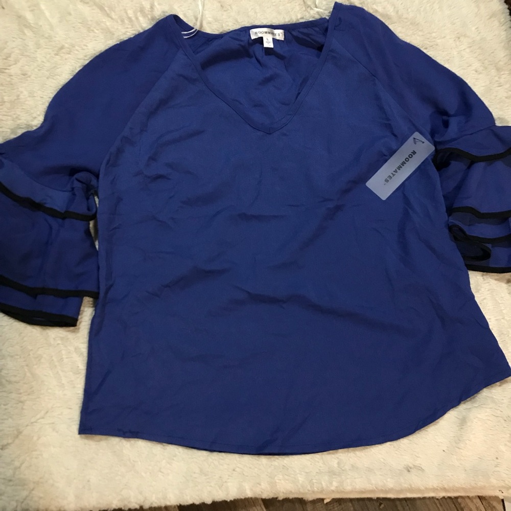 Black and blue 💛roommates top